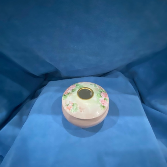 Vintage, ceramic hand painted, 3 piece vanity set. - Picture 12 of 15